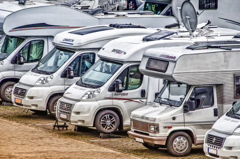 Der karipol Caravaning Allzweck Reiniger sorgt für Sauberkeit.